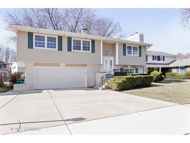 114 Mockingbird Ln, Wheeling, IL 60090 photo 1