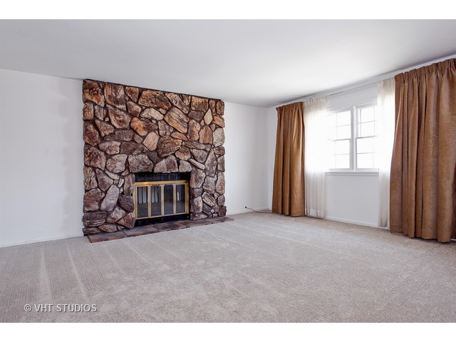114 Mockingbird Ln, Wheeling, IL 60090 photo 2