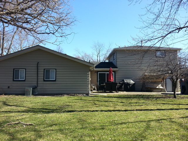 110 Pleasant St, Hoffman Estates, IL 60169 photo 3