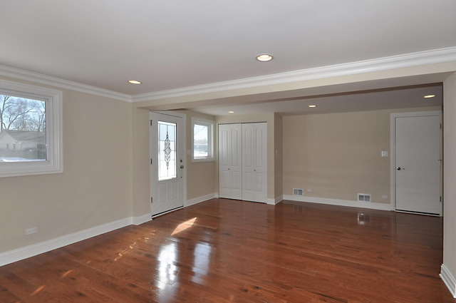 110 Pleasant St, Hoffman Estates, IL 60169 photo 7