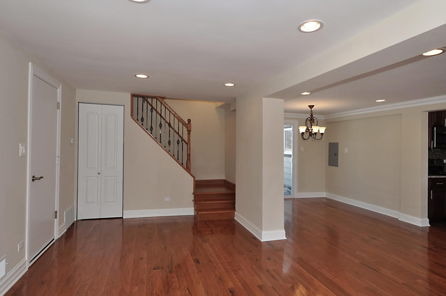 110 Pleasant St, Hoffman Estates, IL 60169 photo 6