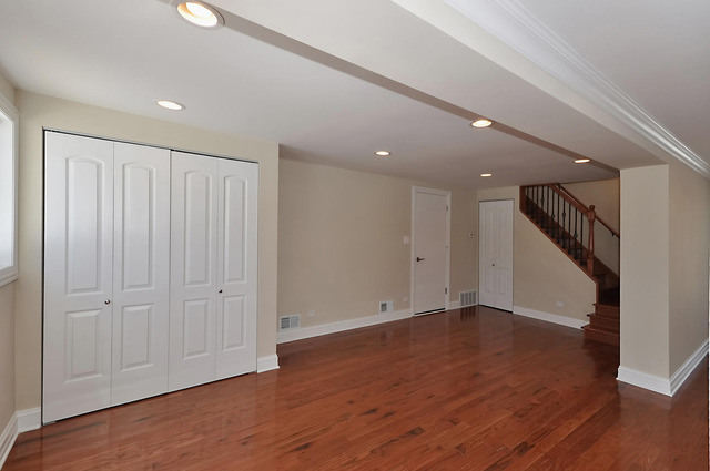 110 Pleasant St, Hoffman Estates, IL 60169 photo 8