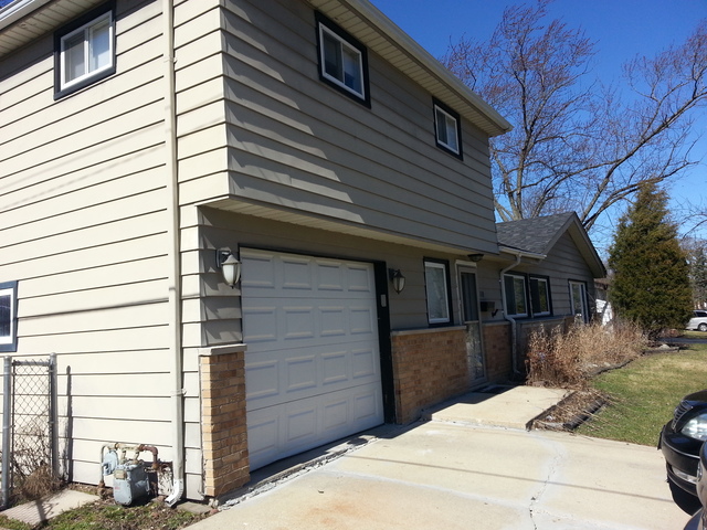 110 Pleasant St, Hoffman Estates, IL 60169 photo 4