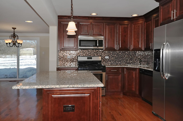 110 Pleasant St, Hoffman Estates, IL 60169 photo 5