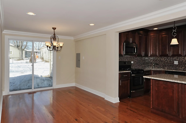 110 Pleasant St, Hoffman Estates, IL 60169 photo 14