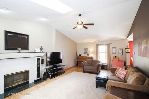 5873 Southdown Ln, Roscoe, IL 61073 photo 3