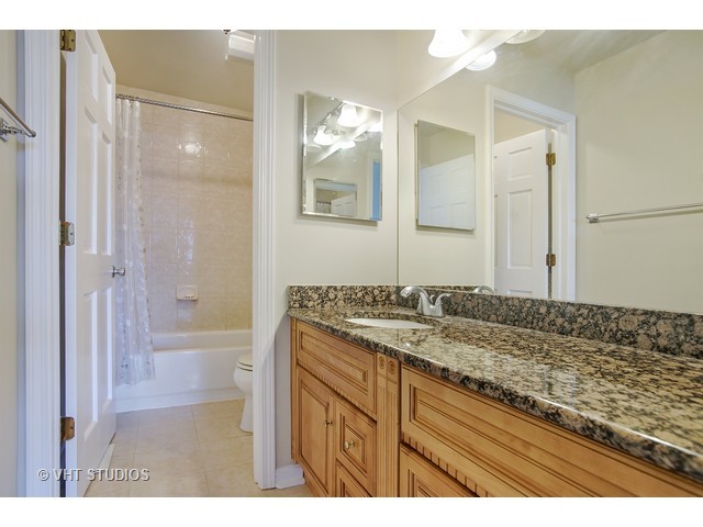 4477 Harbor Cir, Hoffman Estates, IL 60192 photo 9