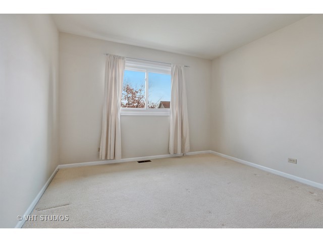 4477 Harbor Cir, Hoffman Estates, IL 60192 photo 7