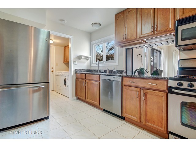 4477 Harbor Cir, Hoffman Estates, IL 60192 photo 3