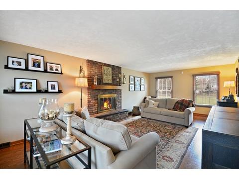 26 W074 Blackhawk Dr, Wheaton, IL 60189 photo 2