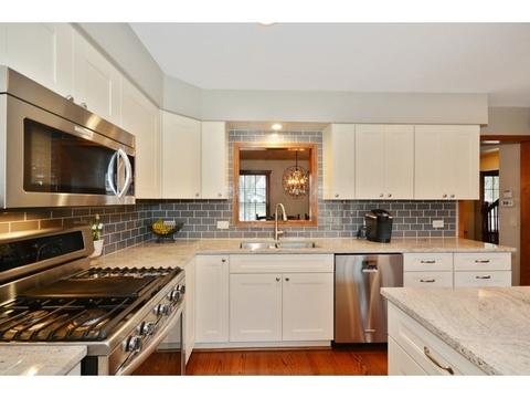 26 W074 Blackhawk Dr, Wheaton, IL 60189 photo 5
