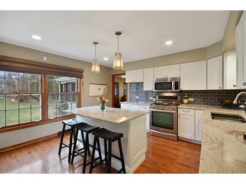26 W074 Blackhawk Dr, Wheaton, IL 60189 photo 3