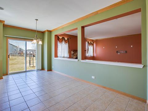 210 Lillian Pl, Bartlett, IL 60103 photo 9
