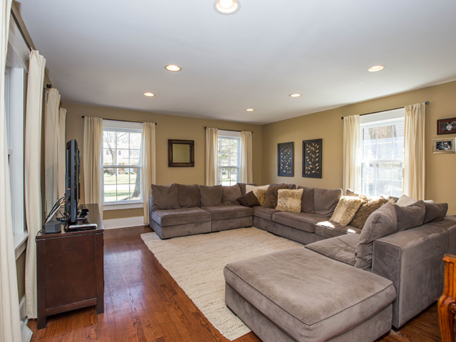 1106 Delles Rd, Wheaton, IL 60189 photo 4