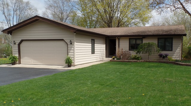 608 Mchenry Ave, Mchenry, IL 60050 photo 1