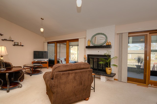 608 Mchenry Ave, Mchenry, IL 60050 photo 11