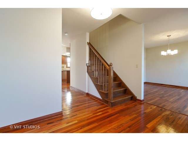 3395 Coventry Ct, Hoffman Estates, IL 60067 photo 2