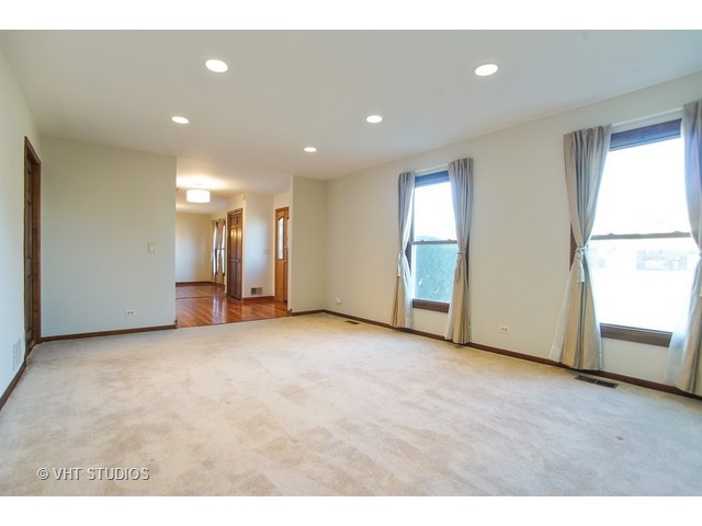 3395 Coventry Ct, Hoffman Estates, IL 60067 photo 3