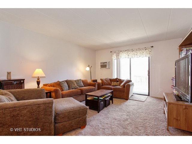 208 E Bailey Rd #H, Naperville, IL 60565 photo 2