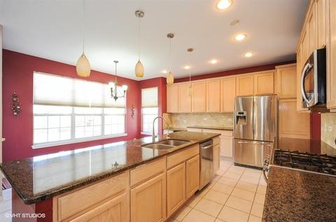 2910 Glenarye Dr, Lindenhurst, IL 60046 photo 3