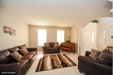 2910 Glenarye Dr, Lindenhurst, IL 60046 photo 2