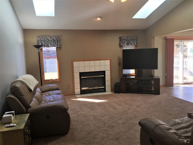 515 David Dr, Winnebago, IL 61088 photo 3