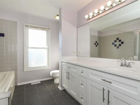 1065 Willoby Ln, Elgin, IL 60120 photo 16