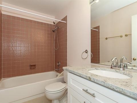1065 Willoby Ln, Elgin, IL 60120 photo 20