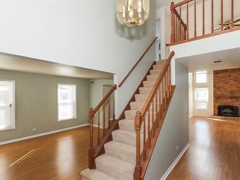 1065 Willoby Ln, Elgin, IL 60120 photo 3