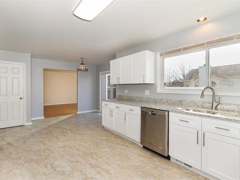 1065 Willoby Ln, Elgin, IL 60120 photo 8