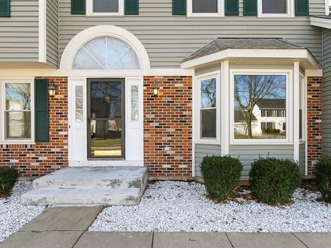 1065 Willoby Ln, Elgin, IL 60120 photo 2