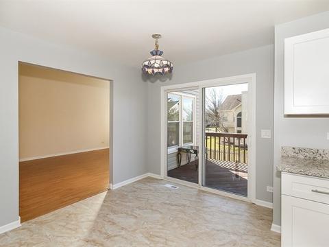 1065 Willoby Ln, Elgin, IL 60120 photo 9