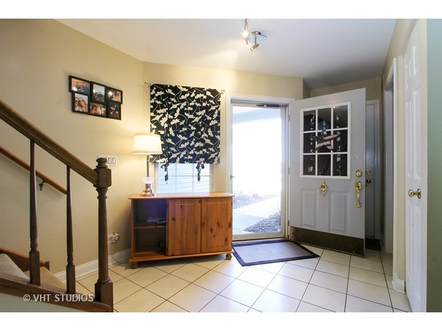 750 Ripple Brook Ln, Elgin, IL 60120 photo 3