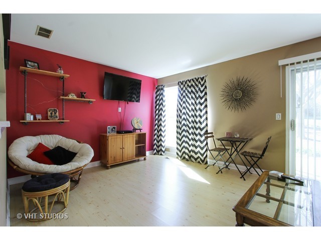 750 Ripple Brook Ln, Elgin, IL 60120 photo 4