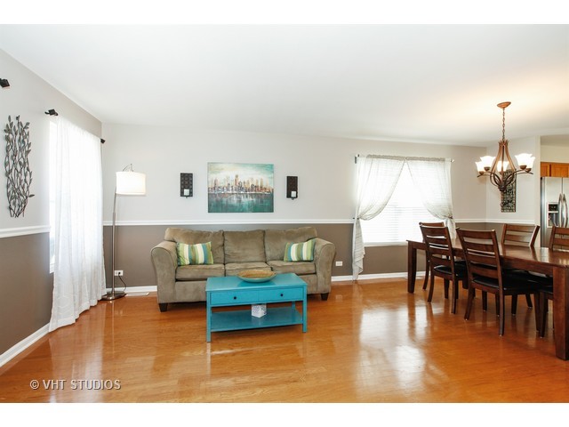 12459 Falcon Dr, Plainfield, IL 60585 photo 2