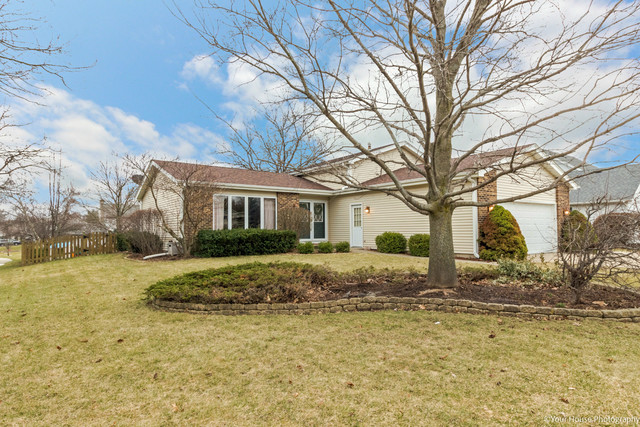 3301 W Bretons Dr, Mchenry, IL 60050 photo 2