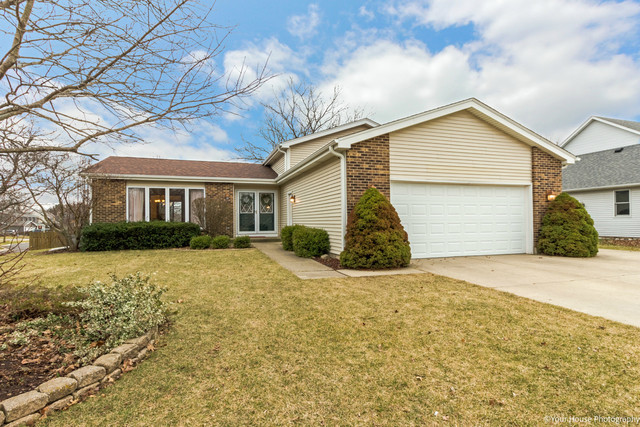 3301 W Bretons Dr, Mchenry, IL 60050 photo 1