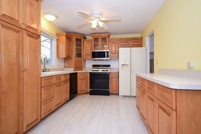 254 Jackson Ct, Bartlett, IL 60103 photo 7