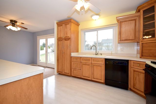 254 Jackson Ct, Bartlett, IL 60103 photo 8