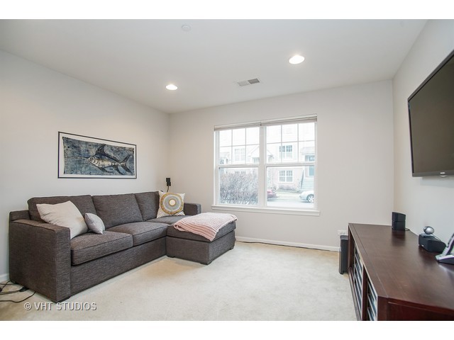 1239 Willow Ave, Des Plaines, IL 60016 photo 6