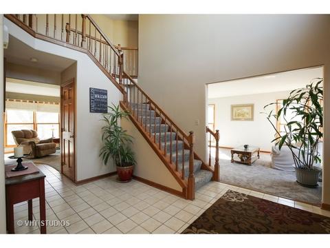 311 Fieldcrest Dr, Algonquin, IL 60102 photo 2