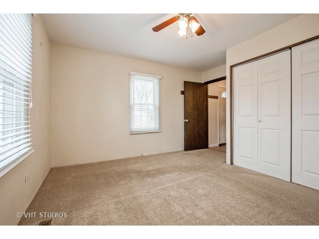4 Echo Hill Rd, Oakwood Hills, IL 60013 photo 8