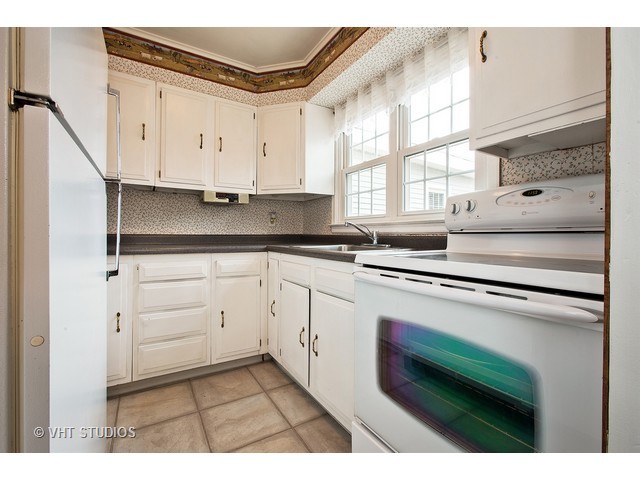 4 Echo Hill Rd, Oakwood Hills, IL 60013 photo 3
