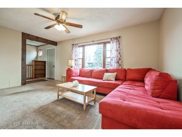 4 Echo Hill Rd, Oakwood Hills, IL 60013 photo 2
