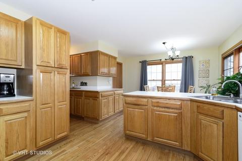 1622 Mccormack Dr, Hoffman Estates, IL 60169 photo 6