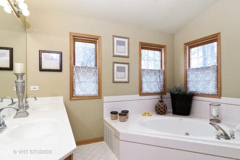 1622 Mccormack Dr, Hoffman Estates, IL 60169 photo 17