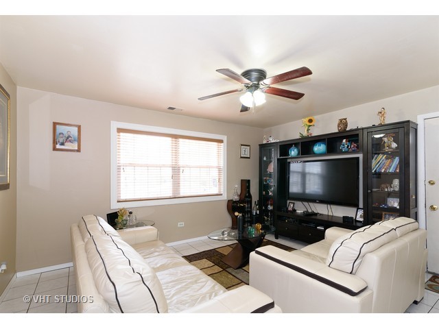 1226 Oboe Ct, Wheeling, IL 60090 photo 3