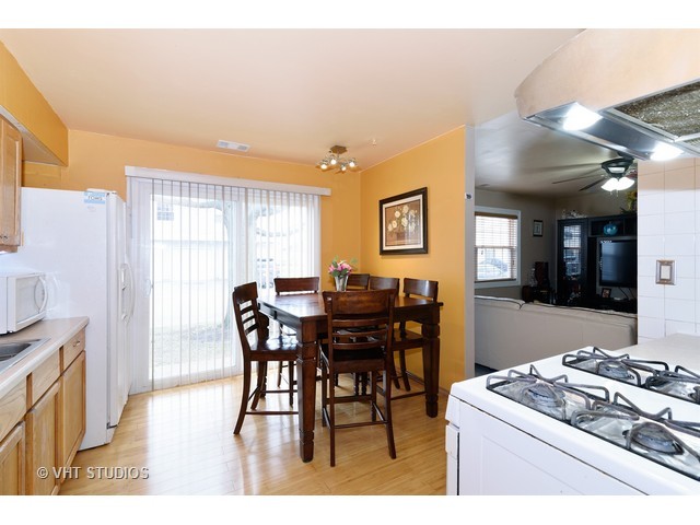 1226 Oboe Ct, Wheeling, IL 60090 photo 4