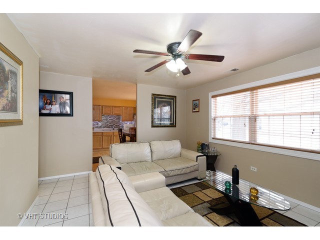 1226 Oboe Ct, Wheeling, IL 60090 photo 2