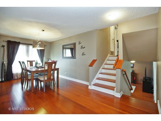 425 Northview Ln, Hoffman Estates, IL 60169 photo 4